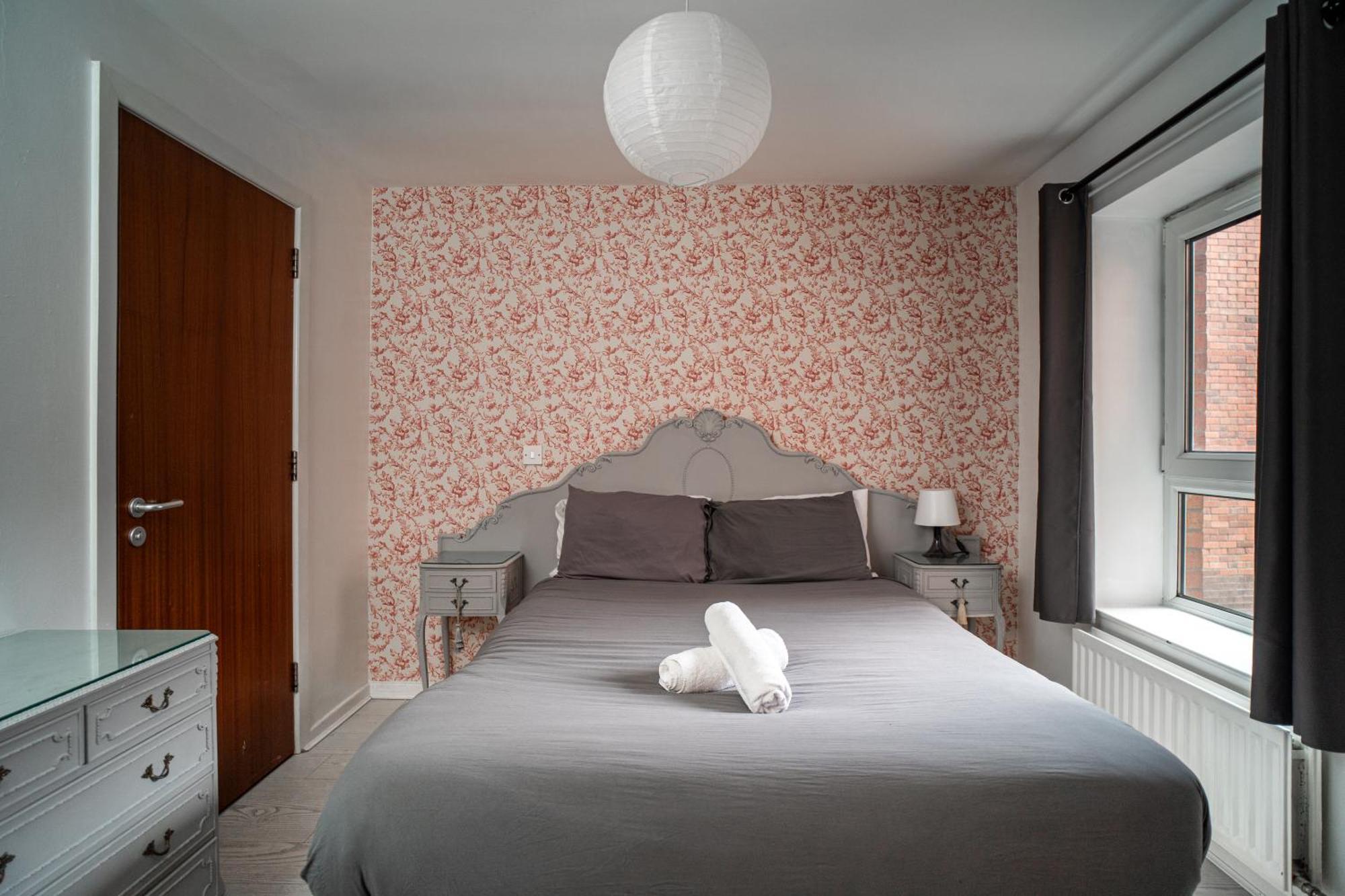 3 Bedroom Central Apartment In Belfast City Centre Buitenkant foto