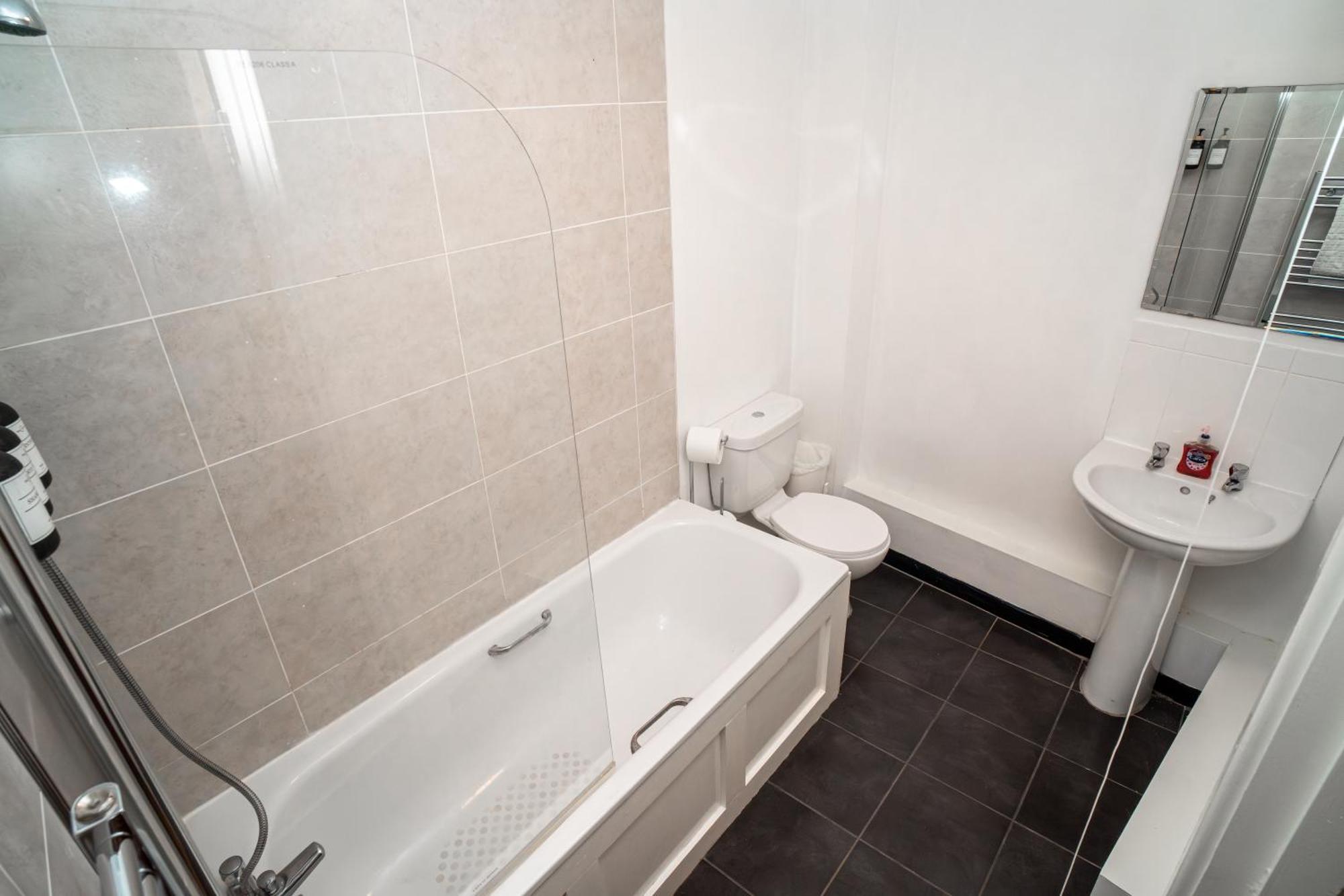 3 Bedroom Central Apartment In Belfast City Centre Buitenkant foto